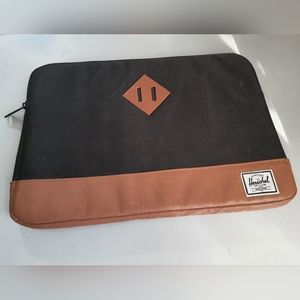 Herschel tablet case